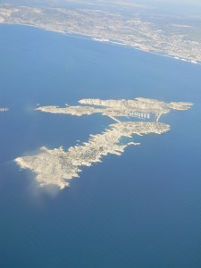 L'archipel du Frioul: Pomègues, (links) en Ratonneau (rechts) verbonden door de Dique Berry